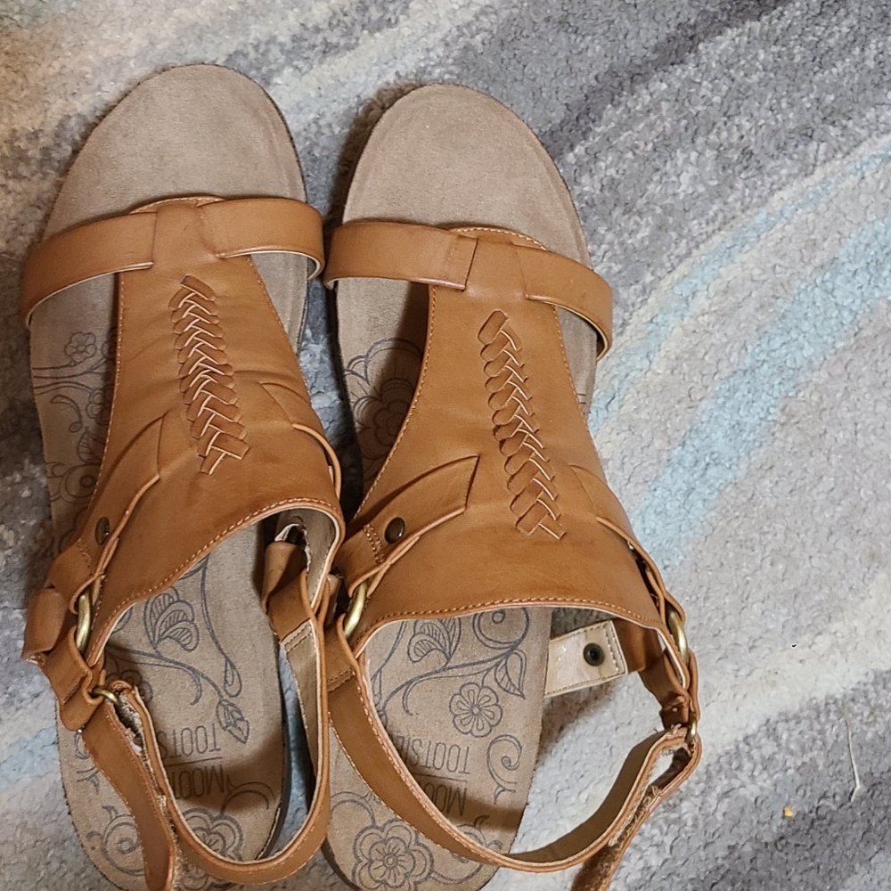 Wedged sandals